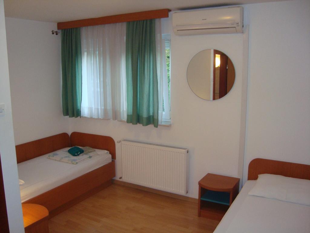Guesthouse Koprivec Λιουμπλιάνα Δωμάτιο φωτογραφία